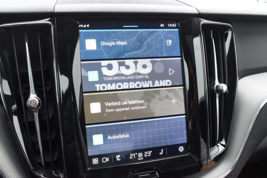 Volvo XC60 T6 350PK Automaat Plug-in Hybrid AWD Plus Dark / Navigatie / 360 Camera / Adaptieve Cruise Control / Stuur & Stoelverwarming / Elektr. Achterklep / Schuifdak / Trekhaak