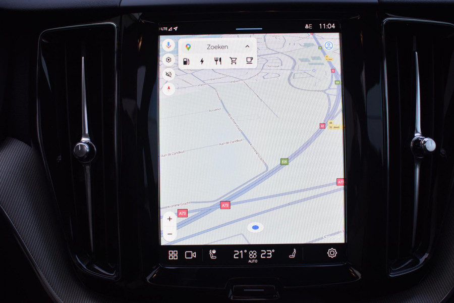 Volvo XC60 T6 350PK Automaat Plug-in Hybrid AWD Plus Dark / Navigatie / 360 Camera / Adaptieve Cruise Control / Stuur & Stoelverwarming / Elektr. Achterklep / Schuifdak / Trekhaak