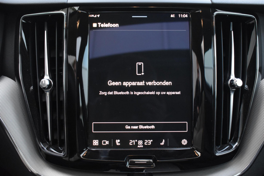 Volvo XC60 T6 350PK Automaat Plug-in Hybrid AWD Plus Dark / Navigatie / 360 Camera / Adaptieve Cruise Control / Stuur & Stoelverwarming / Elektr. Achterklep / Schuifdak / Trekhaak