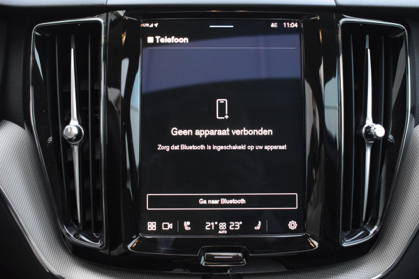 Volvo XC60 T6 350PK Automaat Plug-in Hybrid AWD Plus Dark / Navigatie / 360 Camera / Adaptieve Cruise Control / Stuur & Stoelverwarming / Elektr. Achterklep / Schuifdak / Trekhaak