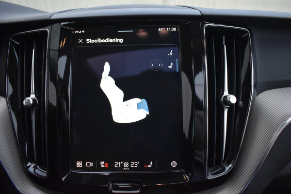Volvo XC60 T6 350PK Automaat Plug-in Hybrid AWD Plus Dark / Navigatie / 360 Camera / Adaptieve Cruise Control / Stuur & Stoelverwarming / Elektr. Achterklep / Schuifdak / Trekhaak