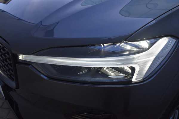 Volvo XC60 T6 350PK Automaat Plug-in Hybrid AWD Plus Dark / Navigatie / 360 Camera / Adaptieve Cruise Control / Stuur & Stoelverwarming / Elektr. Achterklep / Schuifdak / Trekhaak