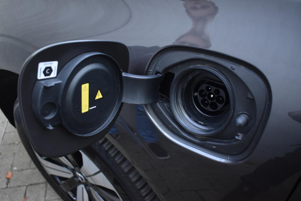 Volvo XC60 T6 350PK Automaat Plug-in Hybrid AWD Plus Dark / Navigatie / 360 Camera / Adaptieve Cruise Control / Stuur & Stoelverwarming / Elektr. Achterklep / Schuifdak / Trekhaak