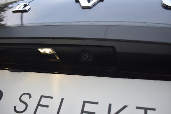 Volvo XC60 T6 350PK Automaat Plug-in Hybrid AWD Plus Dark / Navigatie / 360 Camera / Adaptieve Cruise Control / Stuur & Stoelverwarming / Elektr. Achterklep / Schuifdak / Trekhaak