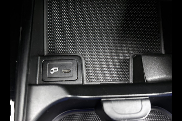 Mercedes-Benz A-Klasse 180 Business Solution Luxury Ledkoplampen | Achteruitrijcamera | Sfeerverlichting | Spiegelpakket. Inclusief 24 maanden Mercedes-Benz Certified garantie voor Europa.