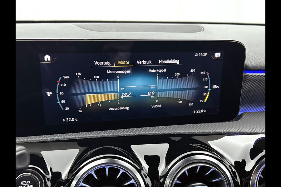 Mercedes-Benz A-Klasse 180 Business Solution Luxury Ledkoplampen | Achteruitrijcamera | Sfeerverlichting | Spiegelpakket. Inclusief 24 maanden Mercedes-Benz Certified garantie voor Europa.