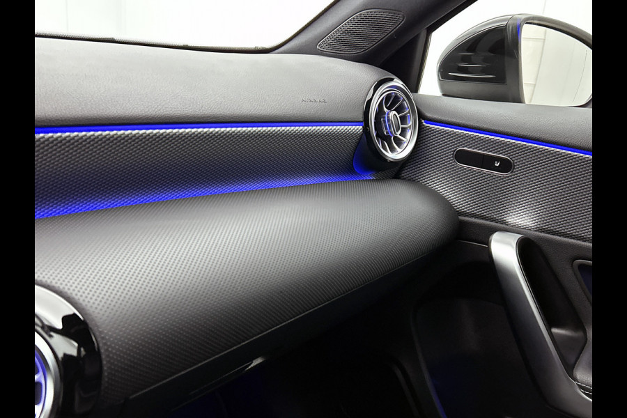 Mercedes-Benz A-Klasse 180 Business Solution Luxury Ledkoplampen | Achteruitrijcamera | Sfeerverlichting | Spiegelpakket. Inclusief 24 maanden Mercedes-Benz Certified garantie voor Europa.