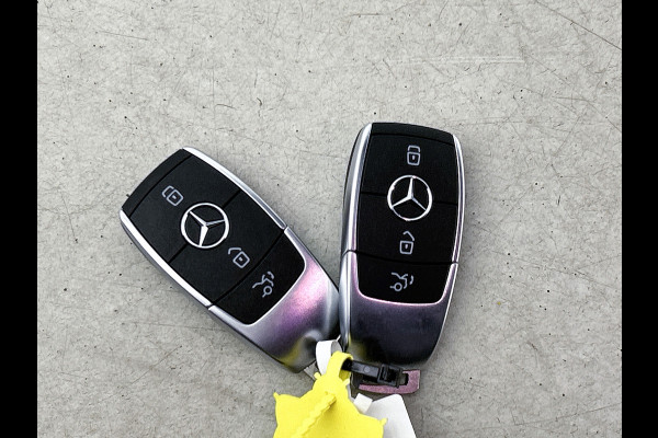 Mercedes-Benz A-Klasse 180 Business Solution Luxury Ledkoplampen | Achteruitrijcamera | Sfeerverlichting | Spiegelpakket. Inclusief 24 maanden Mercedes-Benz Certified garantie voor Europa.