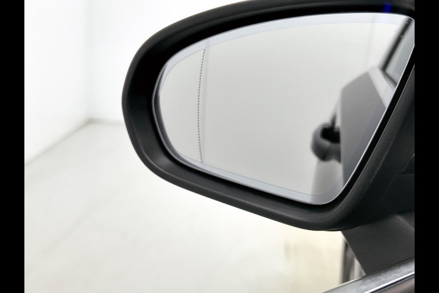 Mercedes-Benz A-Klasse 180 Business Solution Luxury Ledkoplampen | Achteruitrijcamera | Sfeerverlichting | Spiegelpakket. Inclusief 24 maanden Mercedes-Benz Certified garantie voor Europa.