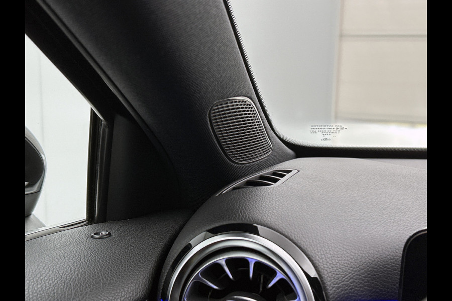 Mercedes-Benz A-Klasse 180 Business Solution Luxury Ledkoplampen | Achteruitrijcamera | Sfeerverlichting | Spiegelpakket. Inclusief 24 maanden Mercedes-Benz Certified garantie voor Europa.