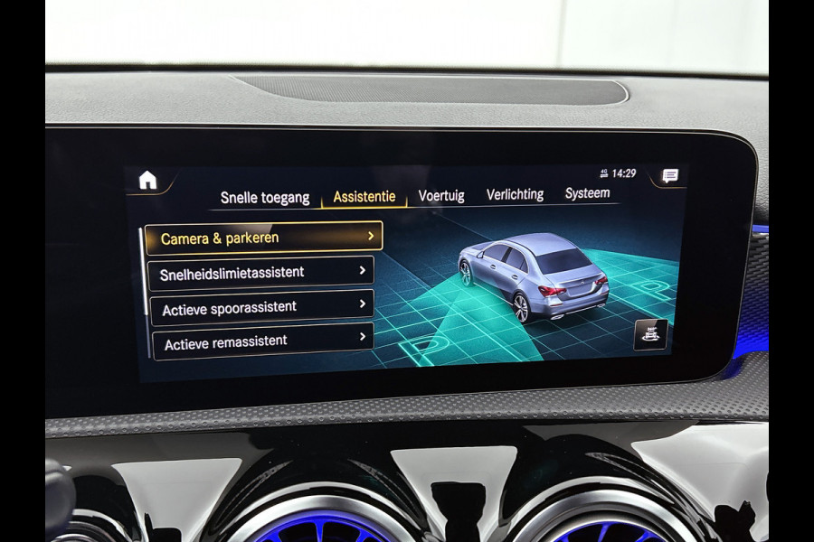 Mercedes-Benz A-Klasse 180 Business Solution Luxury Ledkoplampen | Achteruitrijcamera | Sfeerverlichting | Spiegelpakket. Inclusief 24 maanden Mercedes-Benz Certified garantie voor Europa.