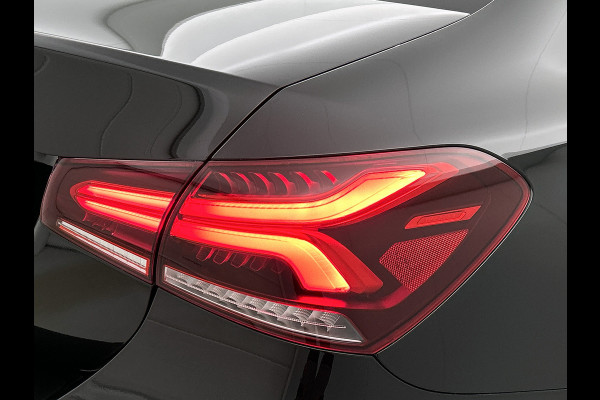 Mercedes-Benz A-Klasse 180 Business Solution Luxury Ledkoplampen | Achteruitrijcamera | Sfeerverlichting | Spiegelpakket. Inclusief 24 maanden Mercedes-Benz Certified garantie voor Europa.