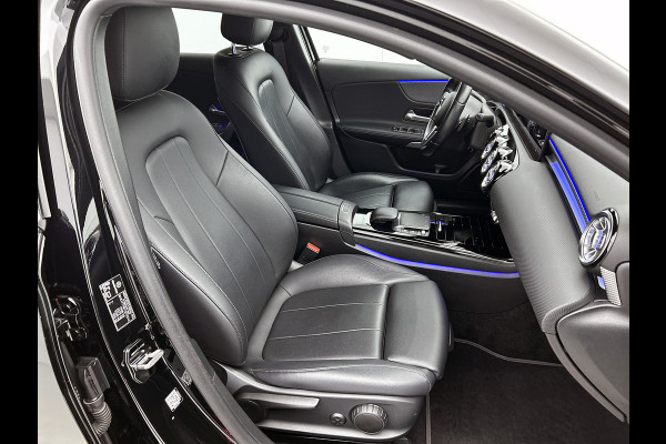 Mercedes-Benz A-Klasse 180 Business Solution Luxury Ledkoplampen | Achteruitrijcamera | Sfeerverlichting | Spiegelpakket. Inclusief 24 maanden Mercedes-Benz Certified garantie voor Europa.