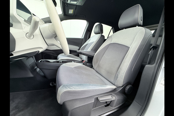 Volkswagen ID.3 First Plus 58kWh Apple Carplay Android Auto Adap.Cruise 19"lm Navi Camera Pdc Stoel+Stuurverwarming Keyless Advanced Matrix Led Led-a.licht Dynamisch Lmv Isofix DAB Privacy Glas Rijstrooksensor soh 86% 1e Eigenaar Origineel Nederlandse Auto Nieuwprijs €43.675,-