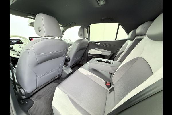Volkswagen ID.3 First Plus 58kWh Apple Carplay Android Auto Adap.Cruise 19"lm Navi Camera Pdc Stoel+Stuurverwarming Keyless Advanced Matrix Led Led-a.licht Dynamisch Lmv Isofix DAB Privacy Glas Rijstrooksensor soh 86% 1e Eigenaar Origineel Nederlandse Auto Nieuwprijs €43.675,-