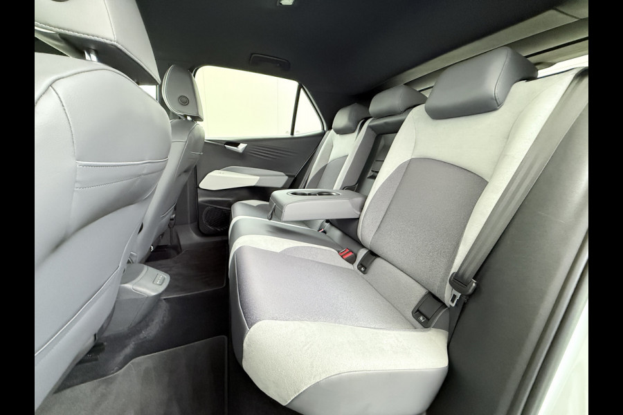 Volkswagen ID.3 First Plus 58kWh Apple Carplay Android Auto Adap.Cruise 19"lm Navi Camera Pdc Stoel+Stuurverwarming Keyless Advanced Matrix Led Led-a.licht Dynamisch Lmv Isofix DAB Privacy Glas Rijstrooksensor soh 86% 1e Eigenaar Origineel Nederlandse Auto Nieuwprijs €43.675,-