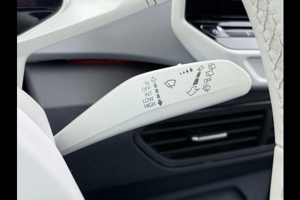 Volkswagen ID.3 First Plus 58kWh Apple Carplay Android Auto Adap.Cruise 19"lm Navi Camera Pdc Stoel+Stuurverwarming Keyless Advanced Matrix Led Led-a.licht Dynamisch Lmv Isofix DAB Privacy Glas Rijstrooksensor soh 86% 1e Eigenaar Origineel Nederlandse Auto Nieuwprijs €43.675,-