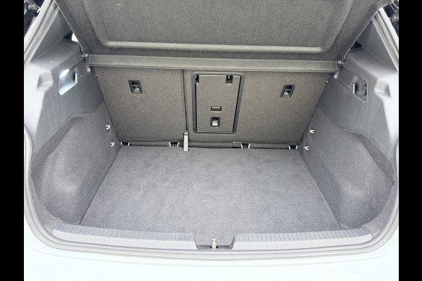 Volkswagen ID.3 First Plus 58kWh Apple Carplay Android Auto Adap.Cruise 19"lm Navi Camera Pdc Stoel+Stuurverwarming Keyless Advanced Matrix Led Led-a.licht Dynamisch Lmv Isofix DAB Privacy Glas Rijstrooksensor soh 86% 1e Eigenaar Origineel Nederlandse Auto Nieuwprijs €43.675,-