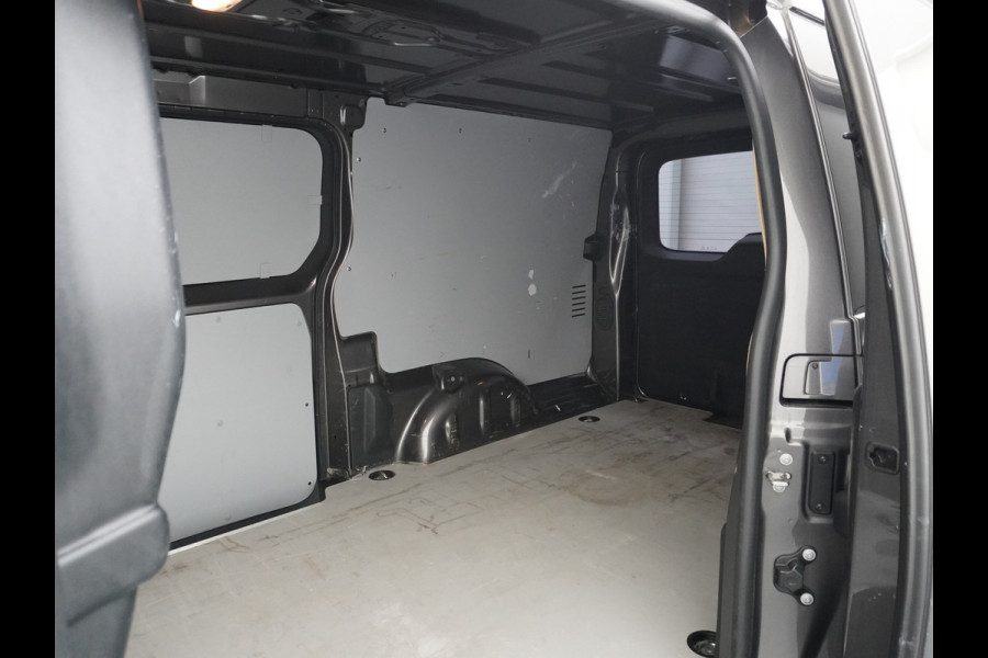 Opel Vivaro 2.0D 145pk XL L3H1 3-Persoons Navi Apple Carplay Android Auto Cruise Pdc 2X Schuifdeur Cruise DAB+ Bordherkenning WiFi Citroen Connect Regen/Lichtsensor Dodehoeksensor SpoorAssist Voorruit+Wisserverwarmd 1e Eigenaar Euro 6 370Nm koppel