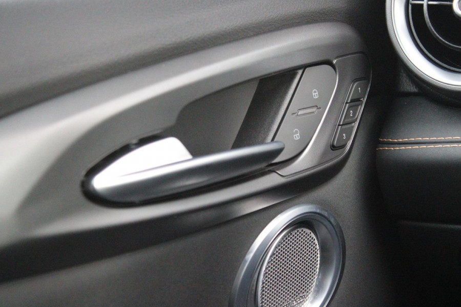 Alfa Romeo Tonale 1.5T 160PK Hybrid VELOCE | PANORAMISCH SCHUIF/KANTEL DAK | PREMIUM PACK: LEDEREN BEKLEDING/GEVENTILEERDE VOORSTOELEN/4-VOUDIG ELEKTRISCH VERSTELBARE LENDESTEUN VOORSTOELEN/HOOGGLANS ZWARTE RAAMOMLIJSTING/AMBIENT LIGHTING | TECHNOLOGY PACK: PARKEERWAARSCHUWING VOOR EN ACHTER/360° CAMERA/AUTOMATISCH INPARKEREN/ AUTONOMOUS DRIVING LEVEL 2: ADAPTIVE CRUISE CONTROL/LANE CENTERING ASSIST/TRAFFIC JAM ASSIST DODEHOEK DETECTIE AUTOMATISCH DIMMENDE BUITENSPIEGELS ELEKTRISCH BEDIENBARE ACHTERKLEP | WINTERPACK: STOELVERWARMING VOOR/STUURVERWARMING/VERWARMBARE RUITENSPROEIERS | HAR