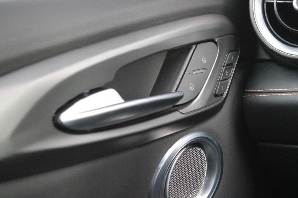 Alfa Romeo Tonale 1.5T 160PK Hybrid VELOCE | PANORAMISCH SCHUIF/KANTEL DAK | PREMIUM PACK: LEDEREN BEKLEDING/GEVENTILEERDE VOORSTOELEN/4-VOUDIG ELEKTRISCH VERSTELBARE LENDESTEUN VOORSTOELEN/HOOGGLANS ZWARTE RAAMOMLIJSTING/AMBIENT LIGHTING | TECHNOLOGY PACK: PARKEERWAARSCHUWING VOOR EN ACHTER/360° CAMERA/AUTOMATISCH INPARKEREN/ AUTONOMOUS DRIVING LEVEL 2: ADAPTIVE CRUISE CONTROL/LANE CENTERING ASSIST/TRAFFIC JAM ASSIST DODEHOEK DETECTIE AUTOMATISCH DIMMENDE BUITENSPIEGELS ELEKTRISCH BEDIENBARE ACHTERKLEP | WINTERPACK: STOELVERWARMING VOOR/STUURVERWARMING/VERWARMBARE RUITENSPROEIERS | HAR