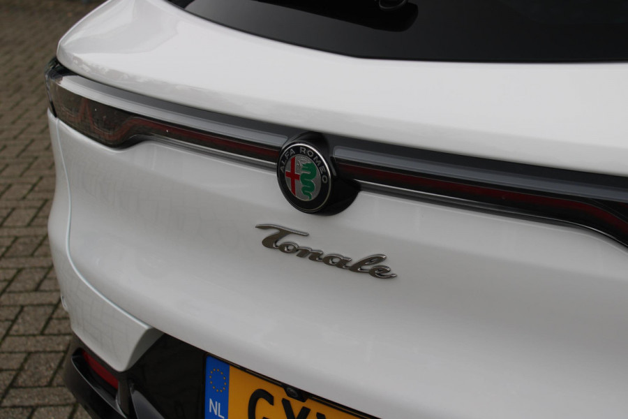 Alfa Romeo Tonale 1.5T 160PK Hybrid VELOCE | PANORAMISCH SCHUIF/KANTEL DAK | PREMIUM PACK: LEDEREN BEKLEDING/GEVENTILEERDE VOORSTOELEN/4-VOUDIG ELEKTRISCH VERSTELBARE LENDESTEUN VOORSTOELEN/HOOGGLANS ZWARTE RAAMOMLIJSTING/AMBIENT LIGHTING | TECHNOLOGY PACK: PARKEERWAARSCHUWING VOOR EN ACHTER/360° CAMERA/AUTOMATISCH INPARKEREN/ AUTONOMOUS DRIVING LEVEL 2: ADAPTIVE CRUISE CONTROL/LANE CENTERING ASSIST/TRAFFIC JAM ASSIST DODEHOEK DETECTIE AUTOMATISCH DIMMENDE BUITENSPIEGELS ELEKTRISCH BEDIENBARE ACHTERKLEP | WINTERPACK: STOELVERWARMING VOOR/STUURVERWARMING/VERWARMBARE RUITENSPROEIERS | HAR