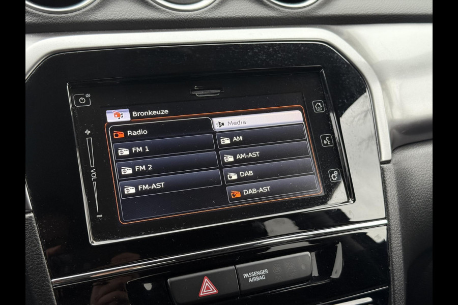 Suzuki Vitara 1.0 Boosterjet Select | Parkeersensoren, Stoelverwarming, Apple CarPlay/Android Auto, 17inch, Parkeercamera, Climate Control