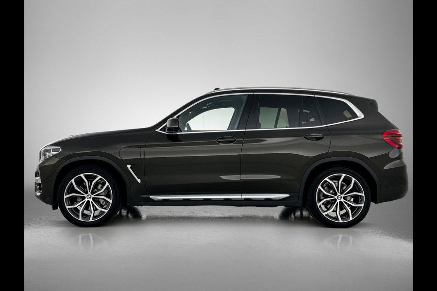 BMW X3 xDrive30e eDrive Edition Panoramadak / Trekhaak / Leder-Sport / Pdc+Camera / Stoel-Stuurverwarming / Harman Kardon / NL auto / Apk 09-2026