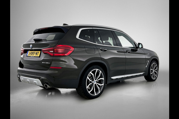 BMW X3 xDrive30e eDrive Edition Panoramadak / Trekhaak / Leder-Sport / Pdc+Camera / Stoel-Stuurverwarming / Harman Kardon / NL auto / Apk 09-2026