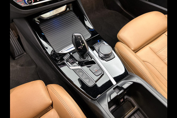 BMW X3 xDrive30e eDrive Edition Panoramadak / Trekhaak / Leder-Sport / Pdc+Camera / Stoel-Stuurverwarming / Harman Kardon / NL auto / Apk 09-2026