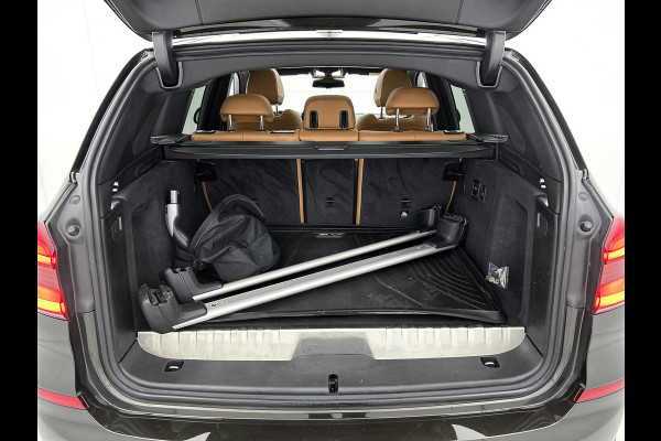 BMW X3 xDrive30e eDrive Edition Panoramadak / Trekhaak / Leder-Sport / Pdc+Camera / Stoel-Stuurverwarming / Harman Kardon / NL auto / Apk 09-2026