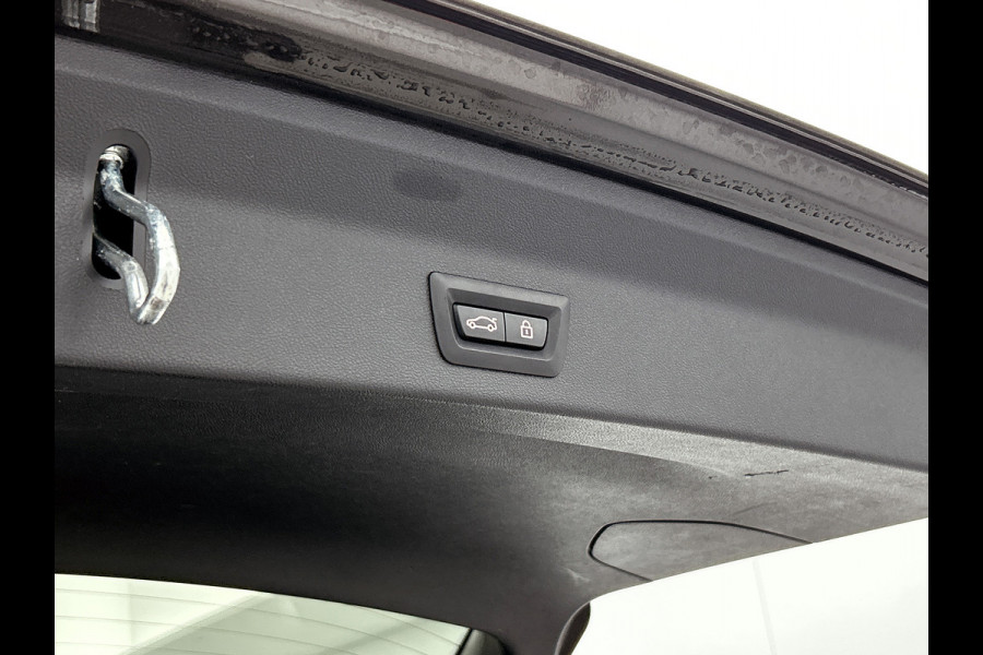 BMW X3 xDrive30e eDrive Edition Panoramadak / Trekhaak / Leder-Sport / Pdc+Camera / Stoel-Stuurverwarming / Harman Kardon / NL auto / Apk 09-2026