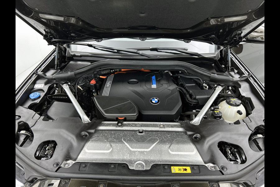 BMW X3 xDrive30e eDrive Edition Panoramadak / Trekhaak / Leder-Sport / Pdc+Camera / Stoel-Stuurverwarming / Harman Kardon / NL auto / Apk 09-2026