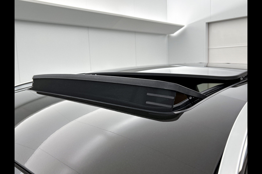 BMW X3 xDrive30e eDrive Edition Panoramadak / Trekhaak / Leder-Sport / Pdc+Camera / Stoel-Stuurverwarming / Harman Kardon / NL auto / Apk 09-2026