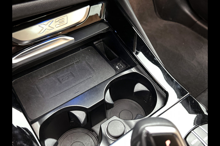 BMW X3 xDrive30e eDrive Edition Panoramadak / Trekhaak / Leder-Sport / Pdc+Camera / Stoel-Stuurverwarming / Harman Kardon / NL auto / Apk 09-2026