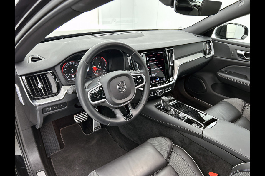 Volvo V60 2.0 T8 Hybride SOH 94% AWD R-Design / Panoramadak / Leder / Navigatie / Adap. Cruise / Pdc.V+A / Stuur- Stoelverwarming / Apk nieuw