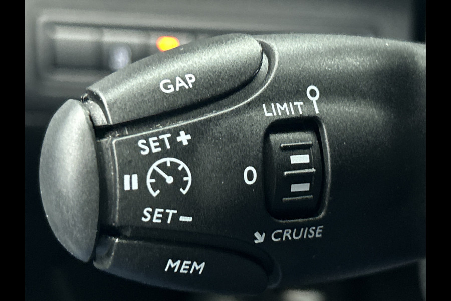 Peugeot 308 SW 1.2 131PK GT Automaat / Distributie vv.bij 102.000KM / Trekhaak / 1/2 Leder / Pdc+Camera / Navi./ Xenon / / Apk 06-2027