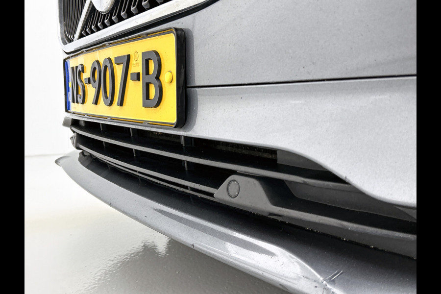 Volvo V90 D4 190PK Automaat Momentum / Navigatie / Adap-cruise / park-assist / Memory sportseats / leder int. / Trekhaak / 18" Lmv / Apk 04-2026