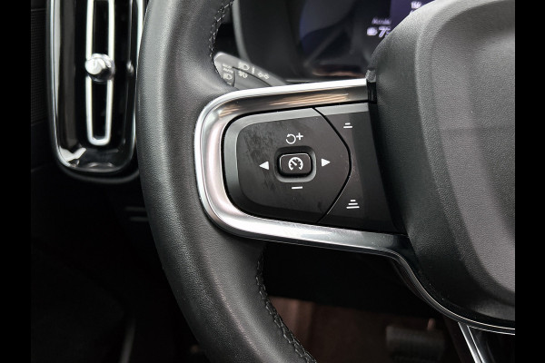Volvo C40 Recharge Plus 69 kWh SOH 95% / Panoramadak / Trekhaak / Camera / Stoel-Stuurverwarming / Navigatie / Radio-multimedia / Apk 01-2027