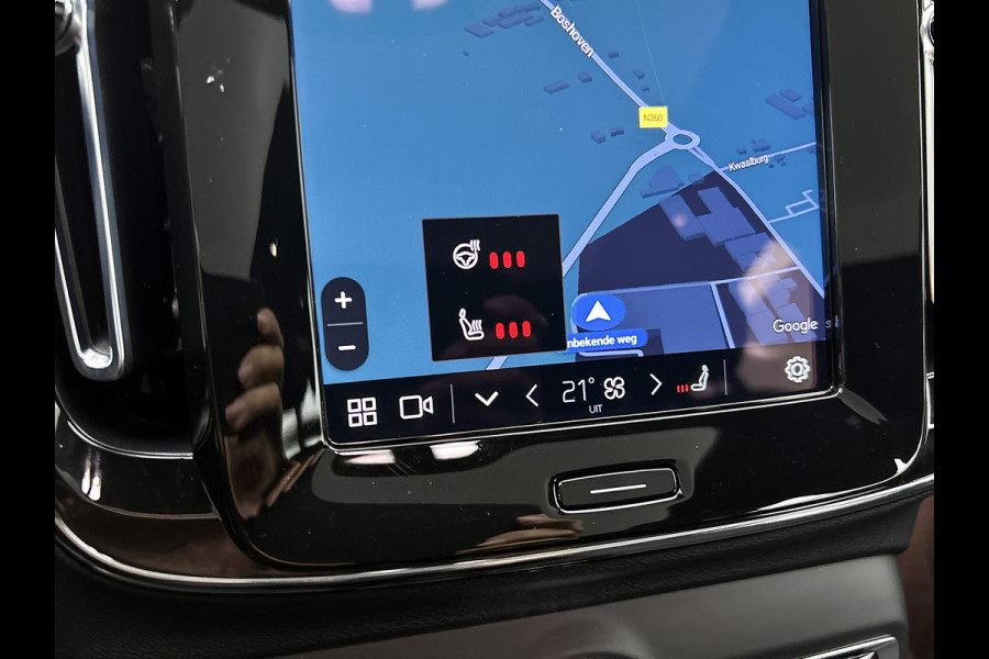 Volvo C40 Recharge Plus 69 kWh SOH 95% / Panoramadak / Trekhaak / Camera / Stoel-Stuurverwarming / Navigatie / Radio-multimedia / Apk 01-2027