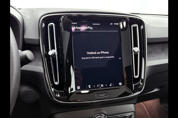 Volvo C40 Recharge Plus 69 kWh SOH 95% / Panoramadak / Trekhaak / Camera / Stoel-Stuurverwarming / Navigatie / Radio-multimedia / Apk 01-2027