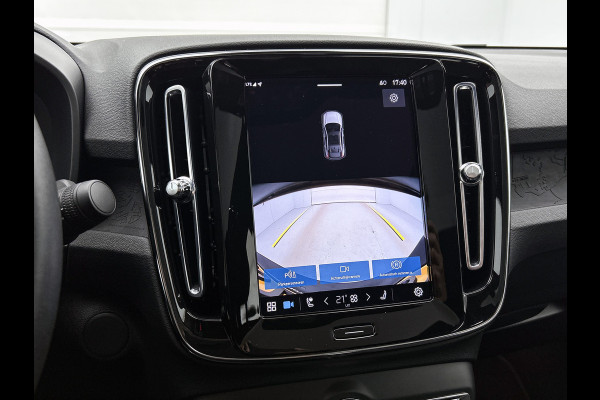 Volvo C40 Recharge Plus 69 kWh SOH 95% / Panoramadak / Trekhaak / Camera / Stoel-Stuurverwarming / Navigatie / Radio-multimedia / Apk 01-2027