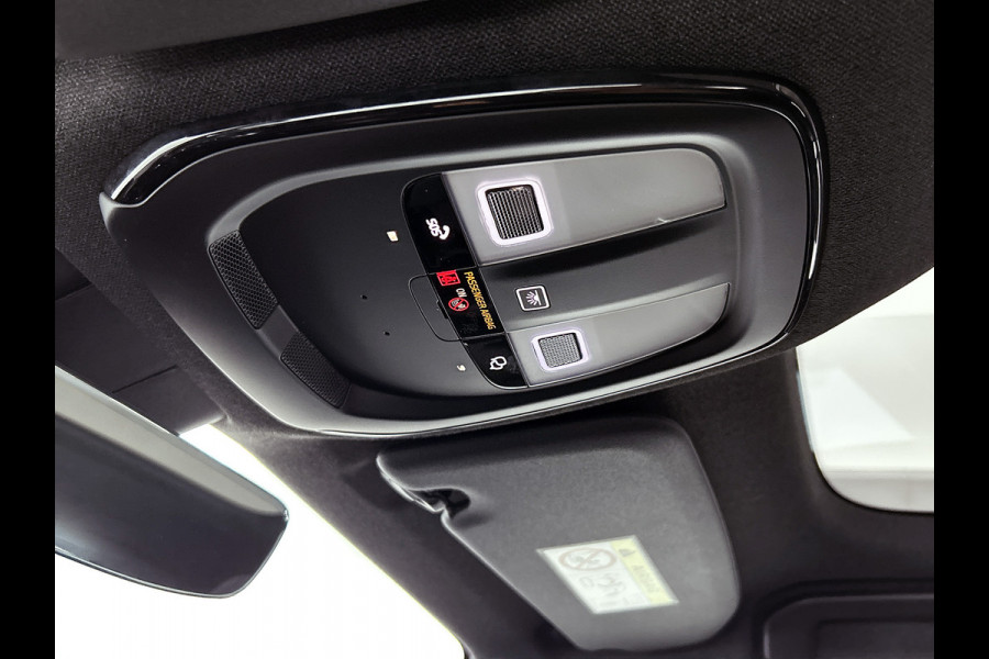 Volvo C40 Recharge Plus 69 kWh SOH 95% / Panoramadak / Trekhaak / Camera / Stoel-Stuurverwarming / Navigatie / Radio-multimedia / Apk 01-2027