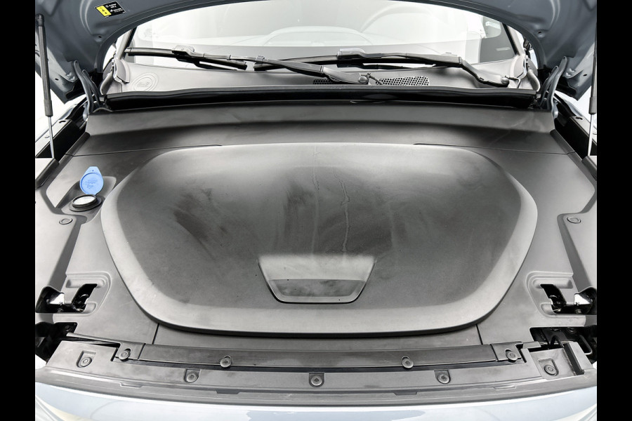 Volvo C40 Recharge Plus 69 kWh SOH 95% / Panoramadak / Trekhaak / Camera / Stoel-Stuurverwarming / Navigatie / Radio-multimedia / Apk 01-2027