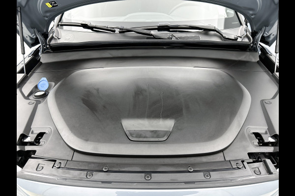 Volvo C40 Recharge Plus 69 kWh SOH 95% / Panoramadak / Trekhaak / Camera / Stoel-Stuurverwarming / Navigatie / Radio-multimedia / Apk 01-2027