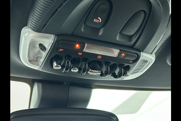 MINI Clubman 1.5 136Pk Automaat Cooper Edition / Panoramadak / Airco-ecc./ Navigatie / Leder / Xenon / Apk 08-2026