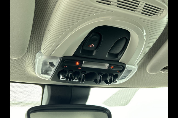 MINI Clubman 2.0D 150PK Cooper Business Edition / Airco-ecc./ Stoelverwarming / Navigatie / Trekhaak / Dab / Pdc. A / Radio multimedia / Apk 04-2026