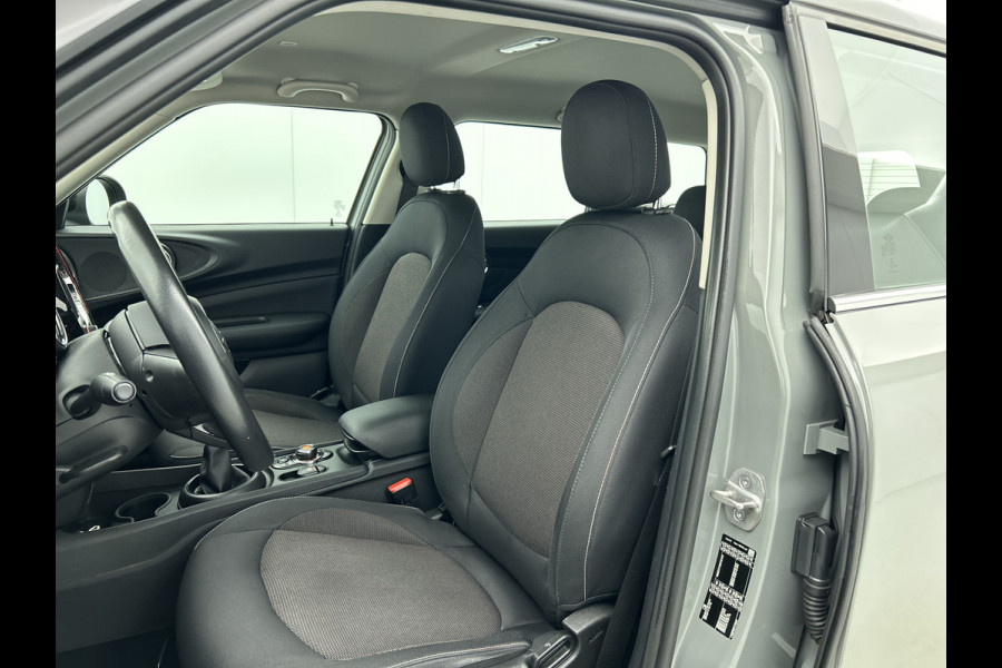 MINI Clubman 2.0D 150PK Cooper Business Edition / Airco-ecc./ Stoelverwarming / Navigatie / Trekhaak / Dab / Pdc. A / Radio multimedia / Apk 04-2026