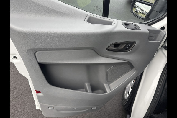 Ford Transit 310 2.0 TDCI Euro6 L2H2 / 3Pers. / *Ideaal voor Camper* / Imperial & Ladder / Airco / Trekhaak / Pdc.V+A / Navigatie / Distr.vv.bij 60.400 km / Apk 04-2026