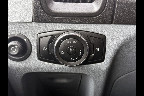 Ford Transit 310 2.0 TDCI Euro6 L2H2 / 3Pers. / *Ideaal voor Camper* / Imperial & Ladder / Airco / Trekhaak / Pdc.V+A / Navigatie / Distr.vv.bij 60.400 km / Apk 04-2026